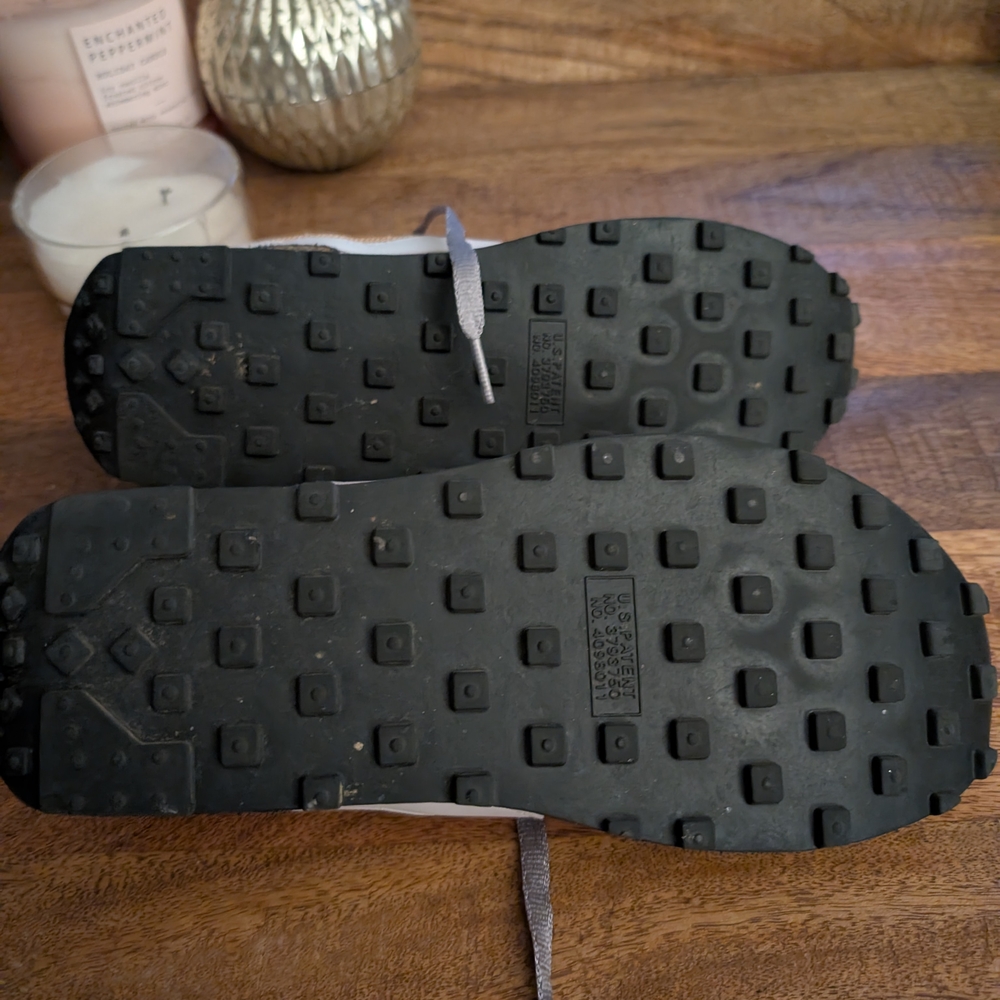 Nike Tan and Gold Sneakers - Picture 2 of 6